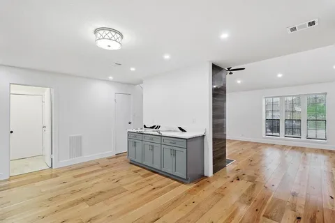 $2,500 | 402 Creekmeadow Lane, Lewisville, TX 75067