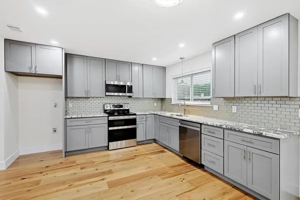 $2,500 | 402 Creekmeadow Lane, Lewisville, TX 75067