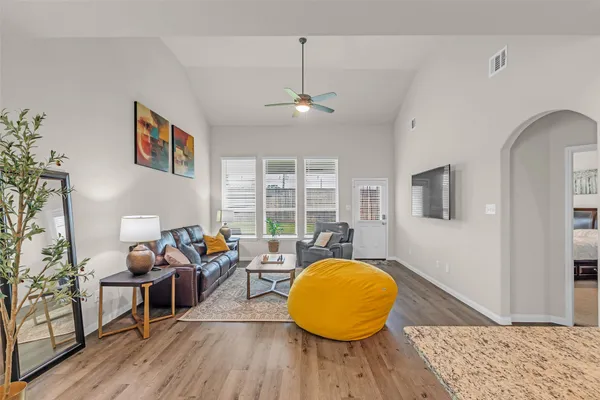 $2,800 | 14033 Lamprey Drive, Conroe, TX 77384