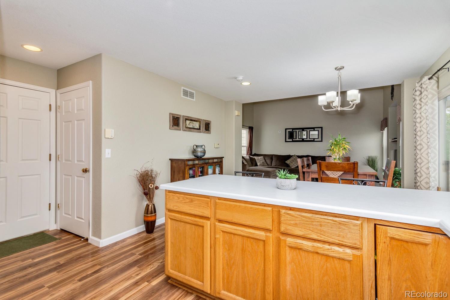 9852 Saybrook Street Highlands Ranch, CO 80126 - Photo 12 of 21 Gallery Image 12