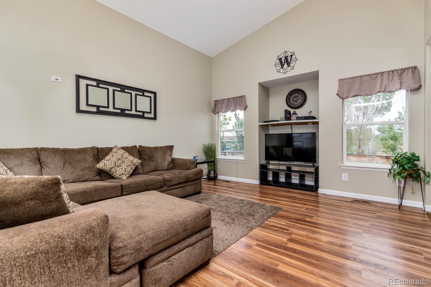 9852 Saybrook Street Highlands Ranch, CO 80126 - Photo 5 of 21 Gallery Image 5