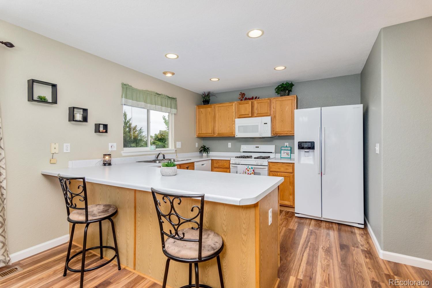 9852 Saybrook Street Highlands Ranch, CO 80126 - Photo 10 of 21 Gallery Image 10