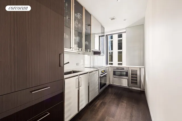 $2,495,000 | 20 West 53rd Street, Unit 20C | Midtown Central