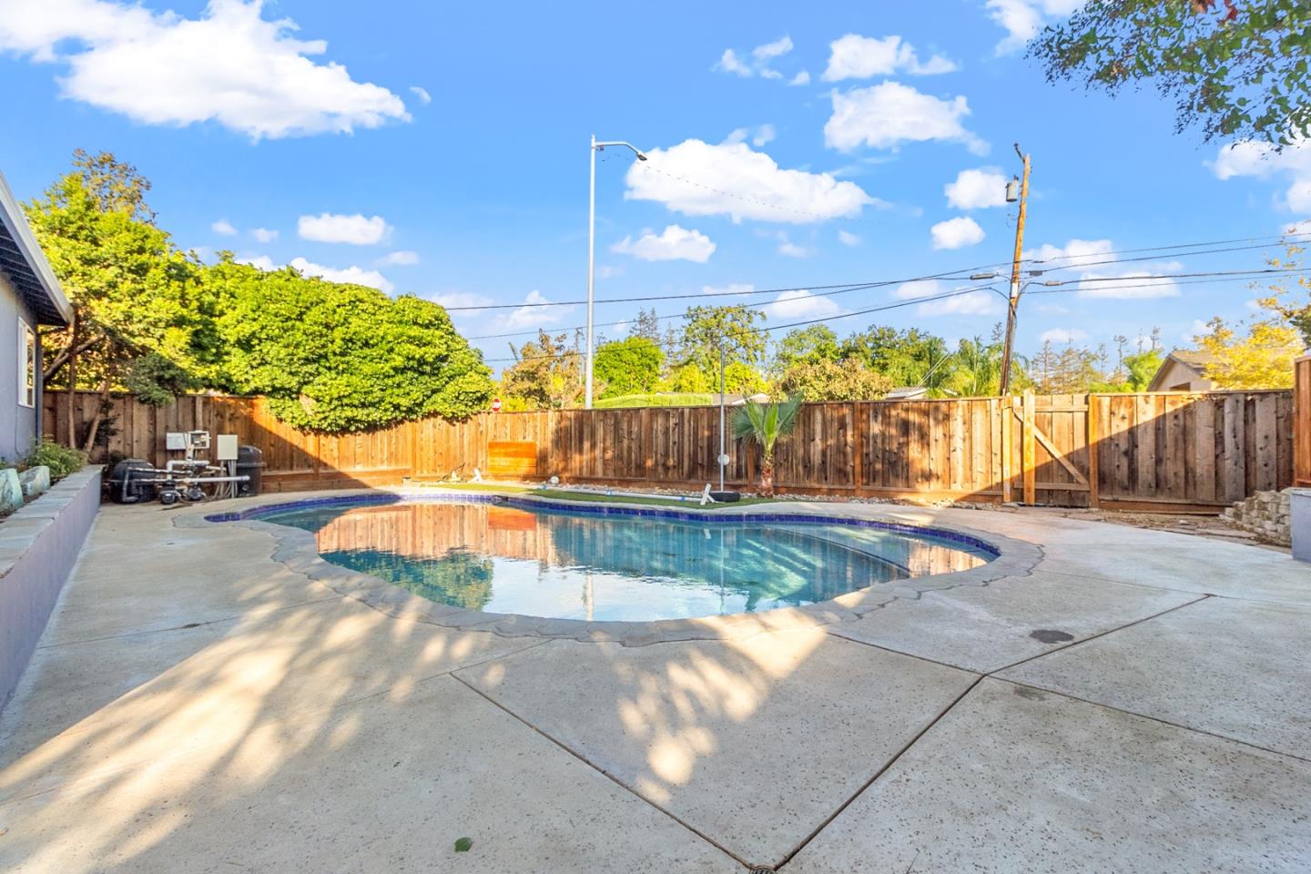 692 Bucknall Road Campbell, CA 95008 - Photo 29 of 33 Gallery Image 29