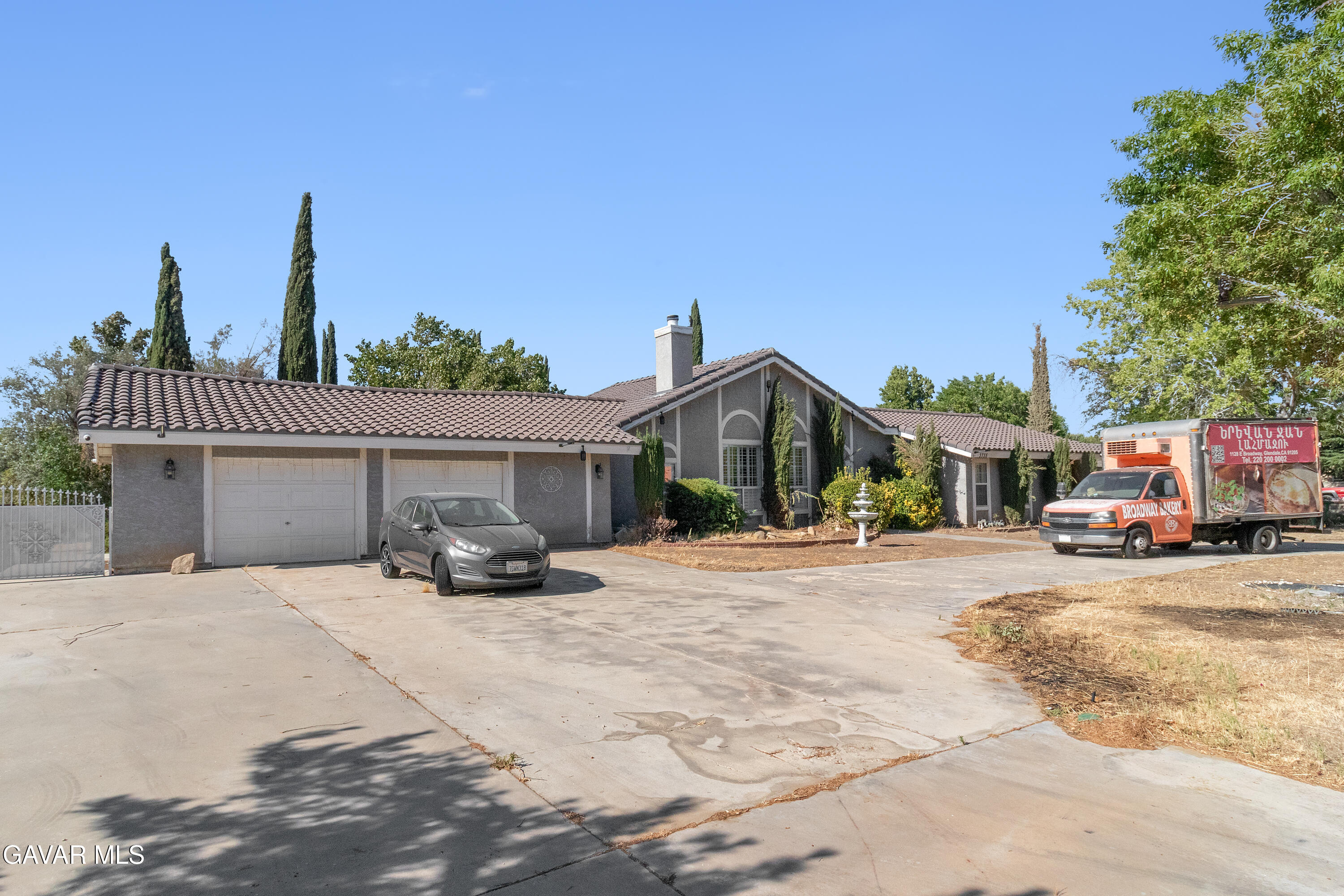3735 Paula Lancaster, CA 93535 - Photo 4 of 54 Front of house-3