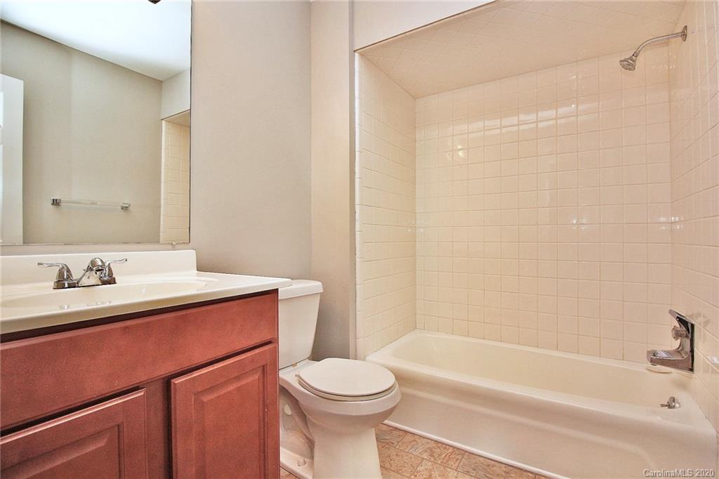 4312 Carmel Road Charlotte, NC 28226 - Photo 22 of 36 a bathroom with a sink a toilet and a bathtub
