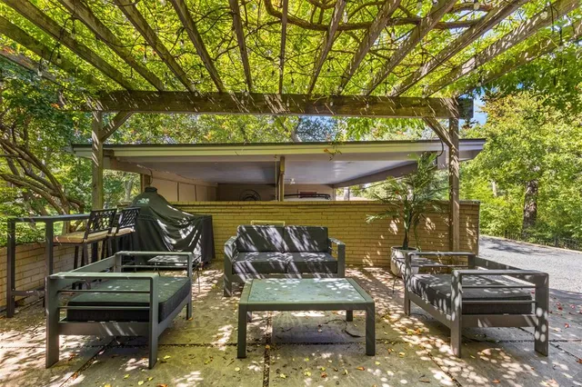 $825,000 | 1099 Waterford Drive, Dallas, TX 75218