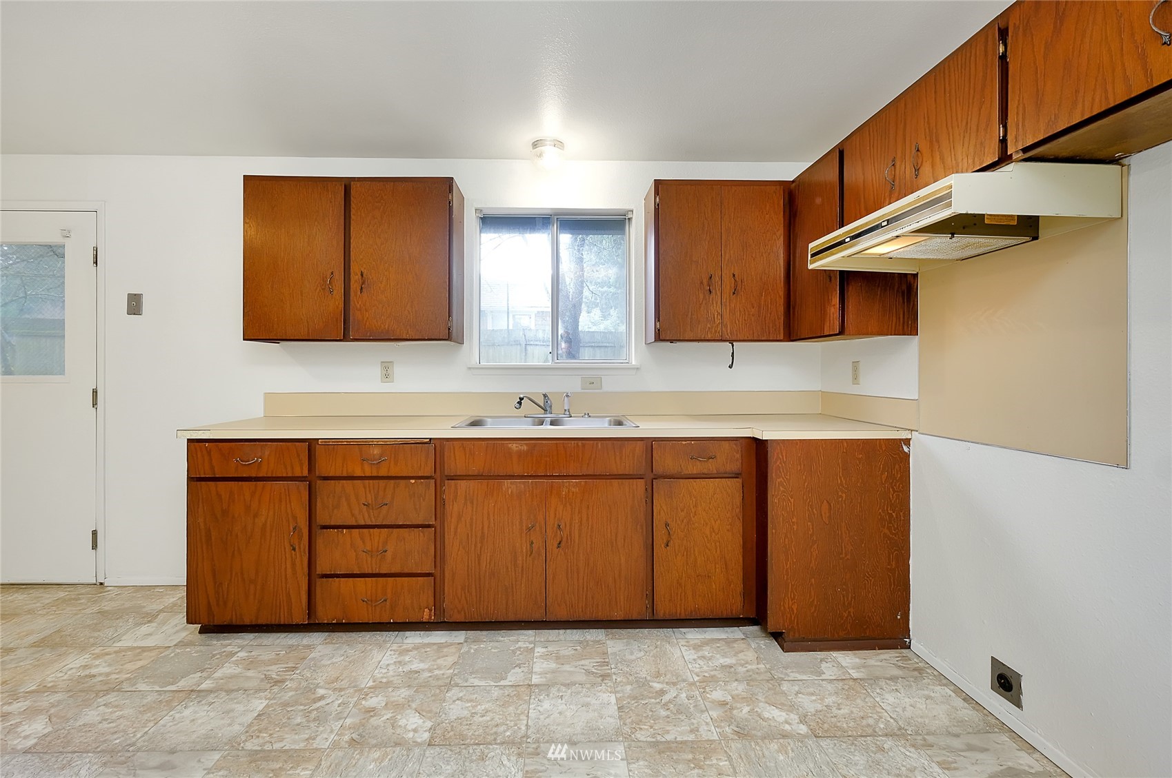 453 Southwest View Drive Port Orchard, WA 98367 - Photo 8 of 28