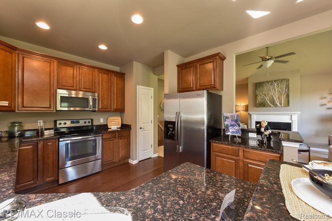 49287 Hawksburry Road Canton, MI 48188 - Photo 56 of 95 0032.jpg