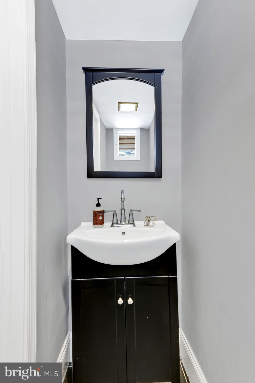 1220 Riverside Avenue Baltimore, MD 21230 - Photo 24 of 26 Powder Room