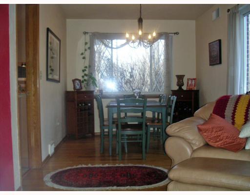 107 Ridgeside Road Pittsburgh, PA 15237 - Photo 3 of 18 Dining Room. DINING ROOM LOOKS OVER REAR YARD