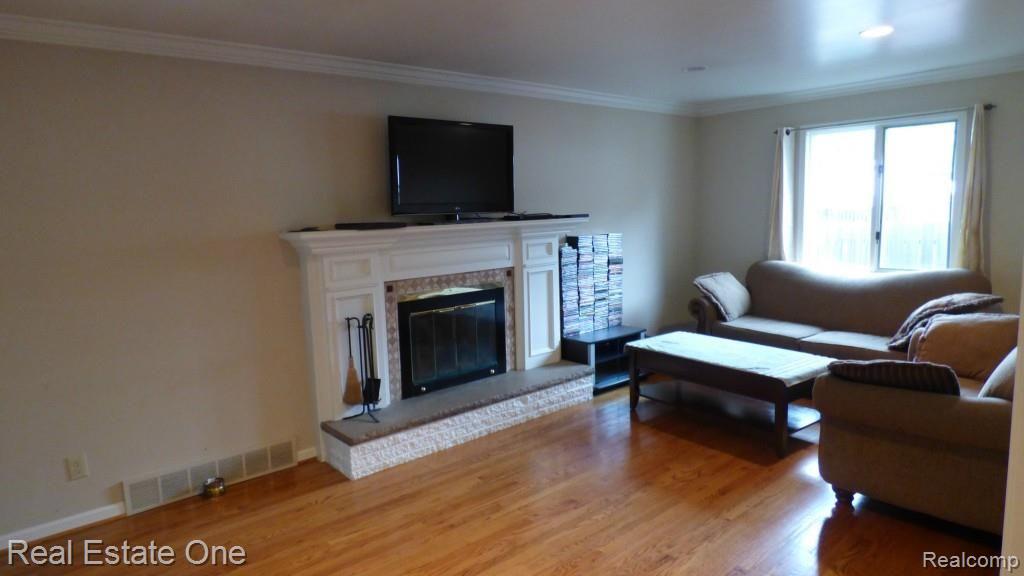 26159 Burg Road Warren, MI 48089 - Photo 7 of 17 P1020583.jpg