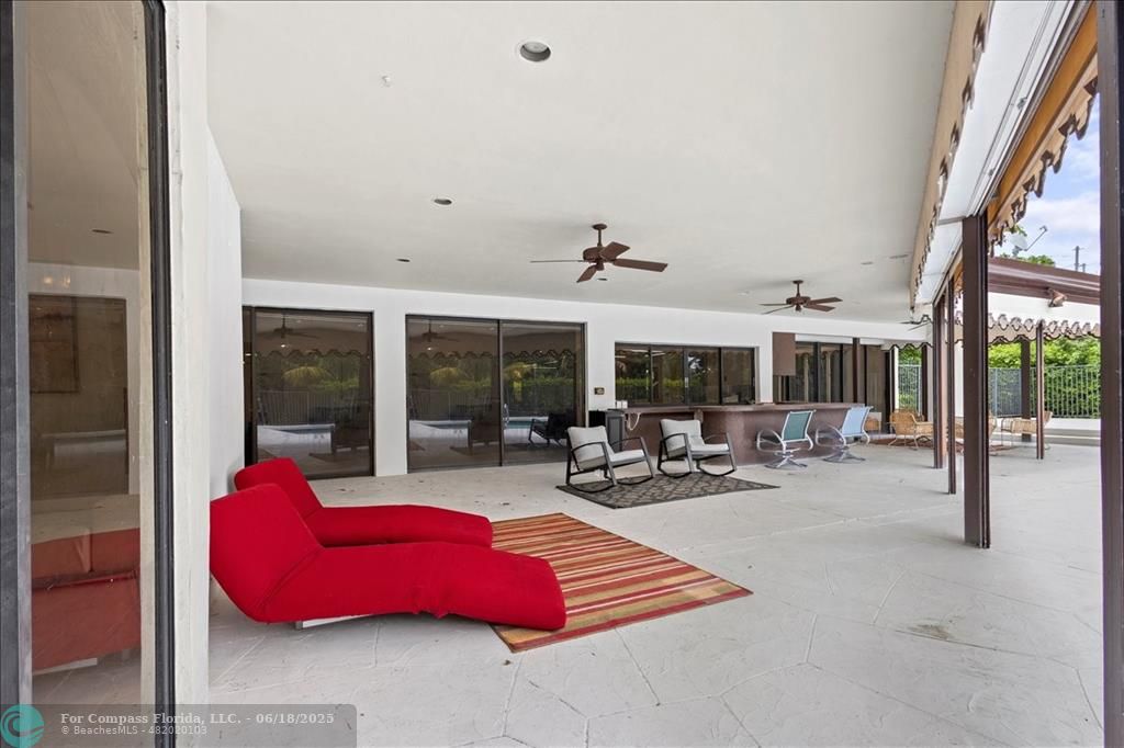 5304 Woodlands Boulevard Tamarac, FL 33319 - Photo 19 of 57 a living room with furniture