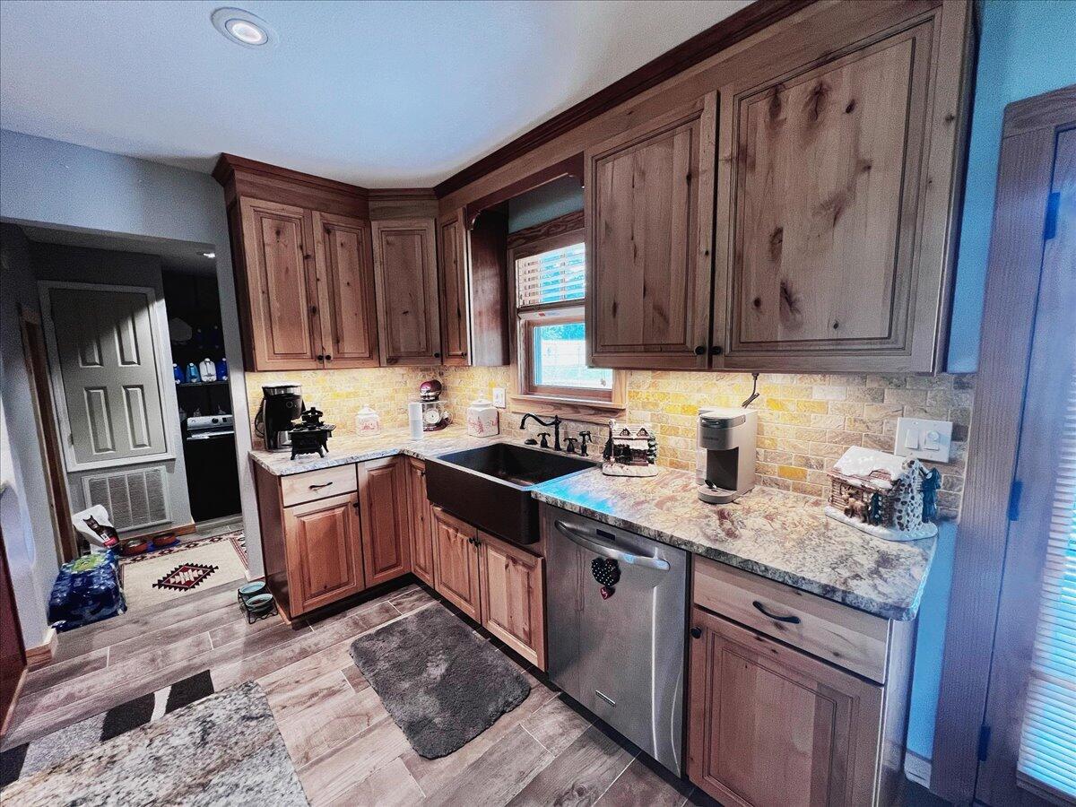 229 Madrid Road Cantonment, FL 32533 - Photo 6 of 84