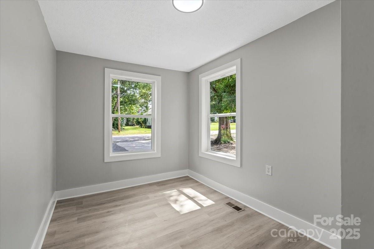 724 Chestnut Street Rock Hill, SC 29730 - Photo 13 of 21 an empty room with a window