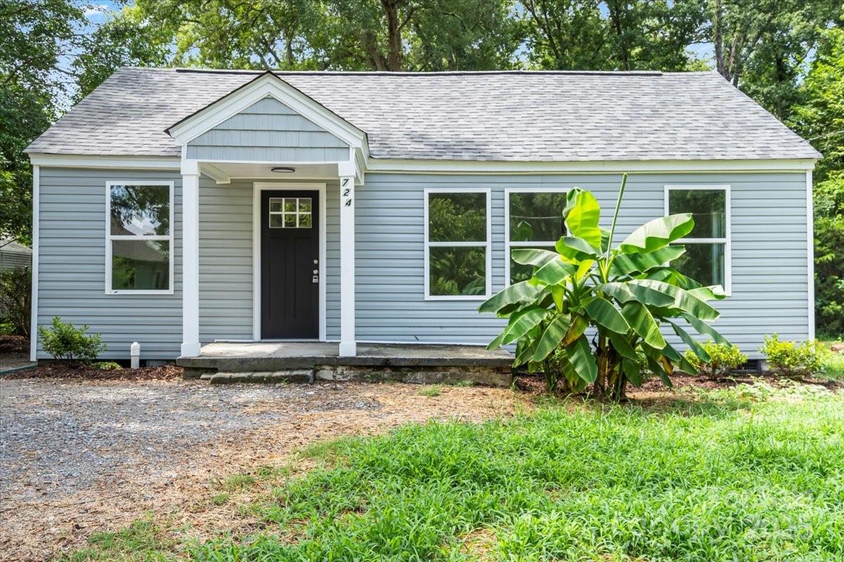 724 Chestnut Street Rock Hill, SC 29730 - Photo 2 of 21 a front view of a house with garden
