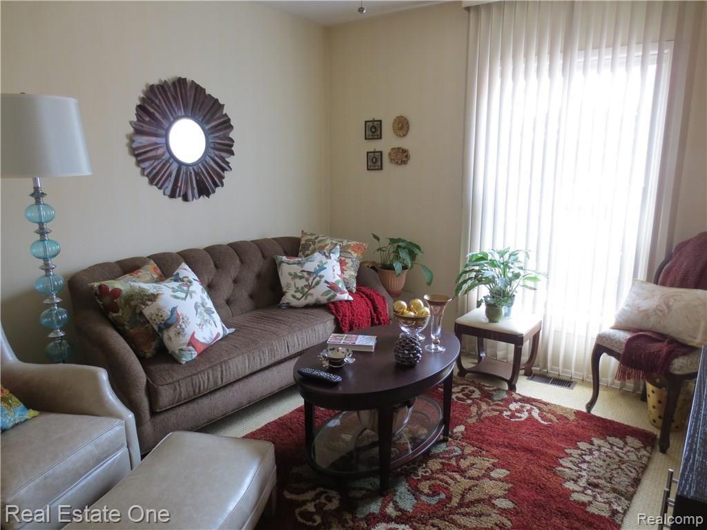 1300 Brook Lane Rochester, MI 48306 - Photo 18 of 27 IMG_0850.JPG