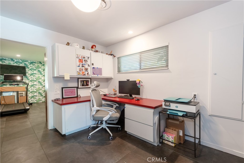 15626 Royal Ridge Road Sherman Oaks, CA 91403 - Photo 16 of 33
