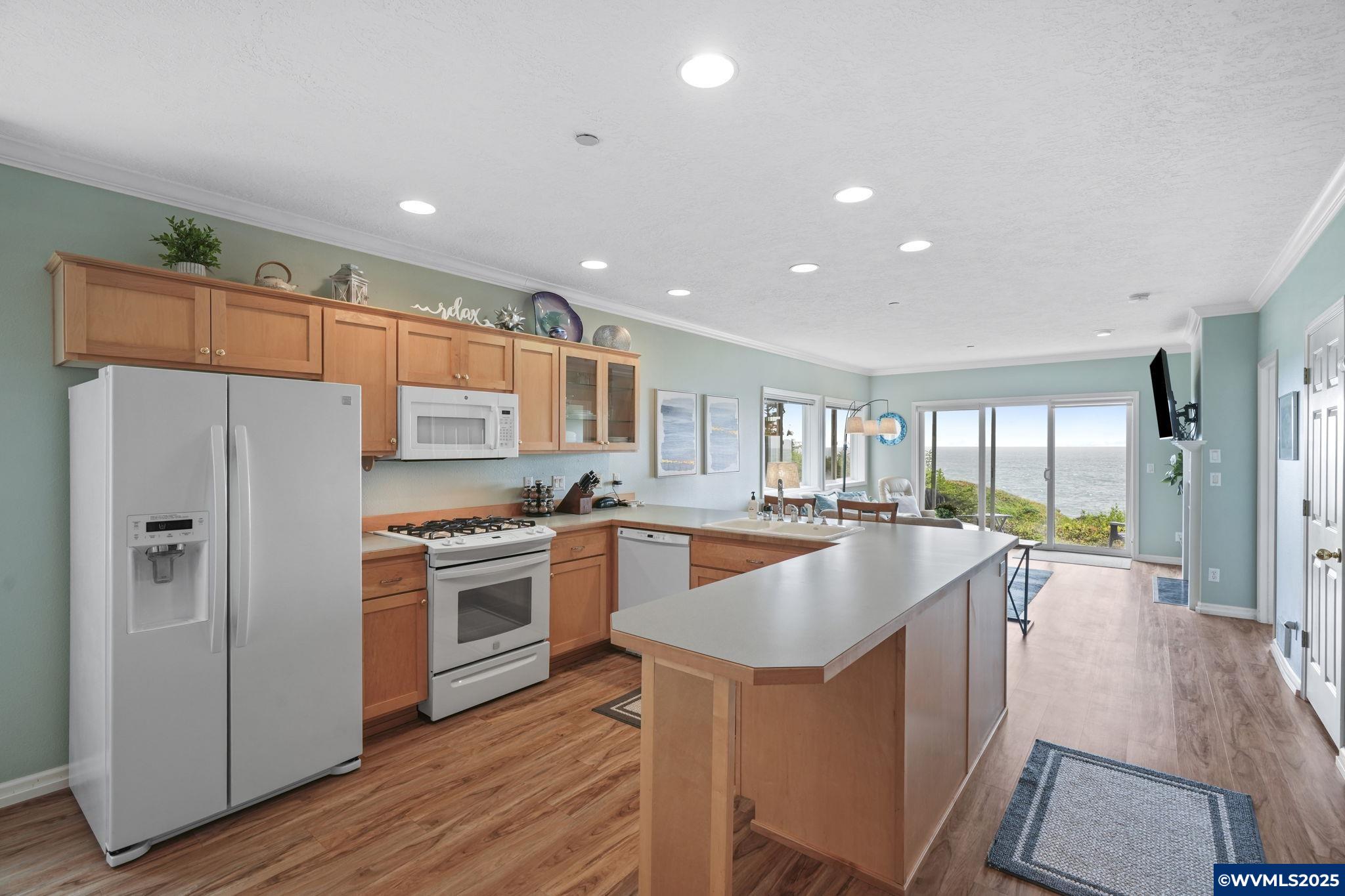 1113 Highway 101, Unit 1 Depoe Bay, OR 97341 - Photo 10 of 48