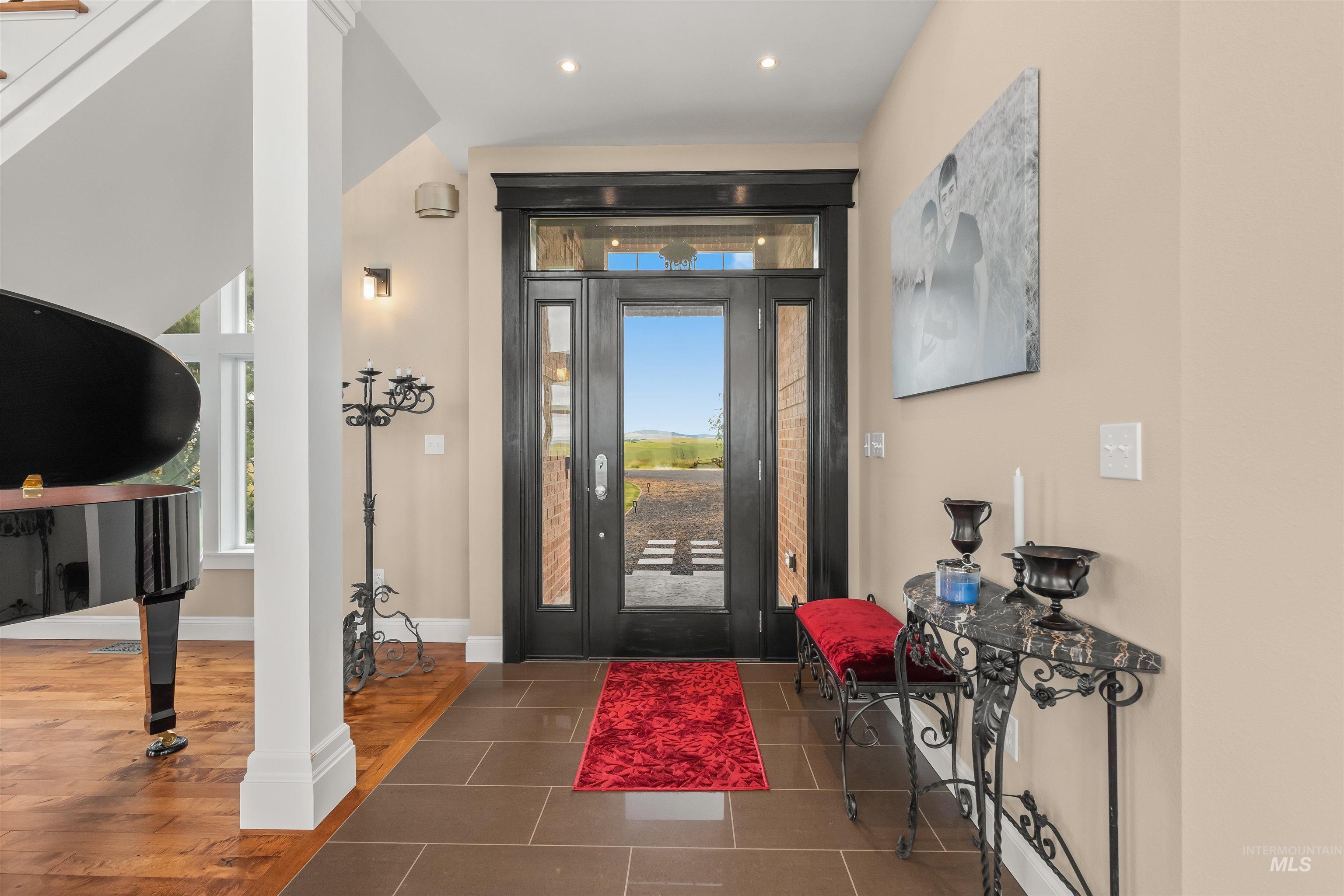 1513 Uniontown Road Genesee, ID 83832 - Photo 13 of 50 Vaulted ceiling room featuring extensive window-work, a glass sliding door, and recessed lighting