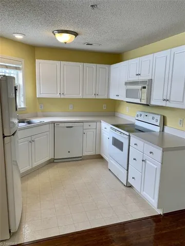 $1,600 | 5003 Bass Chapel Road, Unit 2B, Greensboro, NC 27455