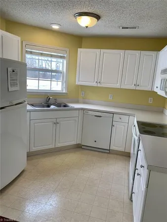 $1,600 | 5003 Bass Chapel Road, Unit 2B, Greensboro, NC 27455