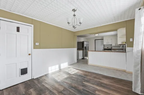 $204,900 | 725 South Main Street, Kendallville, IN 46755