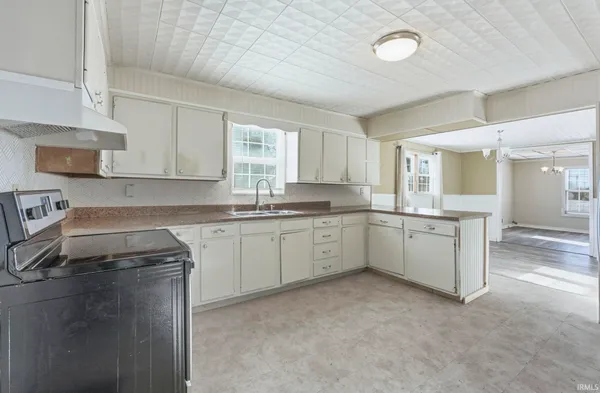 $204,900 | 725 South Main Street, Kendallville, IN 46755