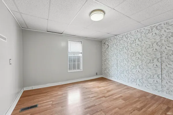 $204,900 | 725 South Main Street, Kendallville, IN 46755