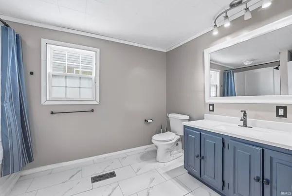 $214,900 | 725 South Main Street, Kendallville, IN 46755