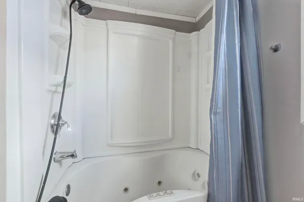 $214,900 | 725 South Main Street, Kendallville, IN 46755