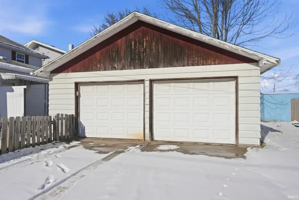 $204,900 | 725 South Main Street, Kendallville, IN 46755