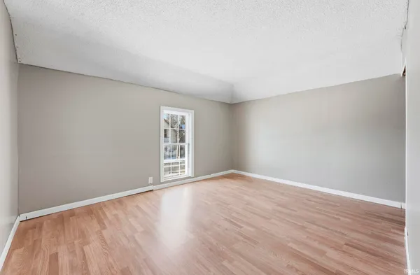 $214,900 | 725 South Main Street, Kendallville, IN 46755