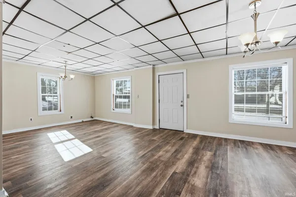 $204,900 | 725 South Main Street, Kendallville, IN 46755