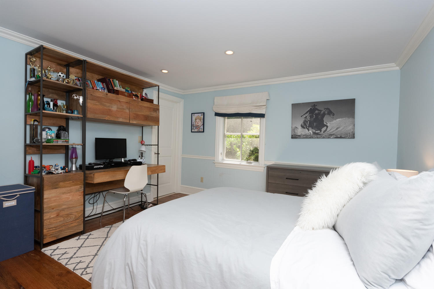 72 Delafield Island Road Darien, CT 06820 - Photo 33 of 45 a bedroom with a bed and furniture
