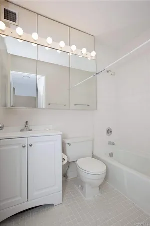 $569,000 | 62-54 97th Place, Unit 11L | Rego Park