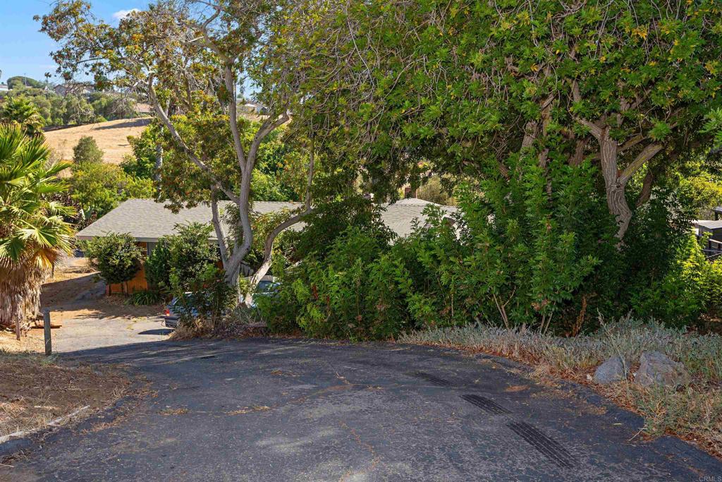 609 Roca Place Vista, CA 92084 - Photo 3 of 43 Gallery Image 3
