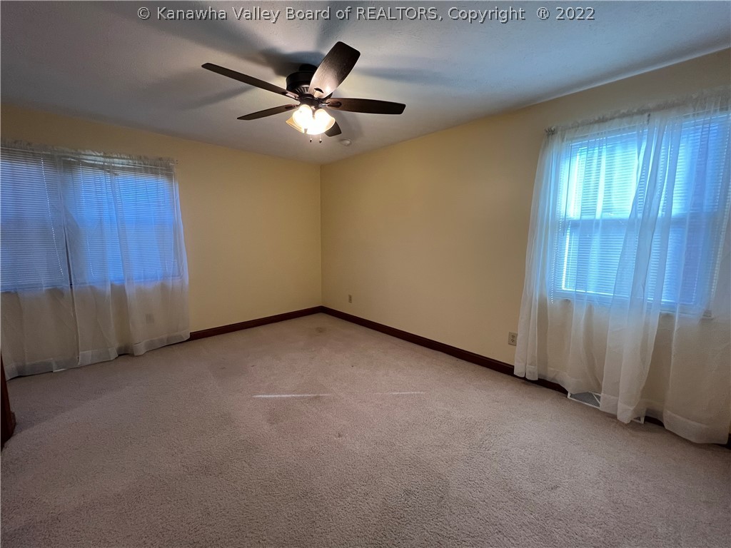 8 Wakefield Road Point Pleasant, WV 25550 - Photo 20 of 29 MASTER BEDROOM