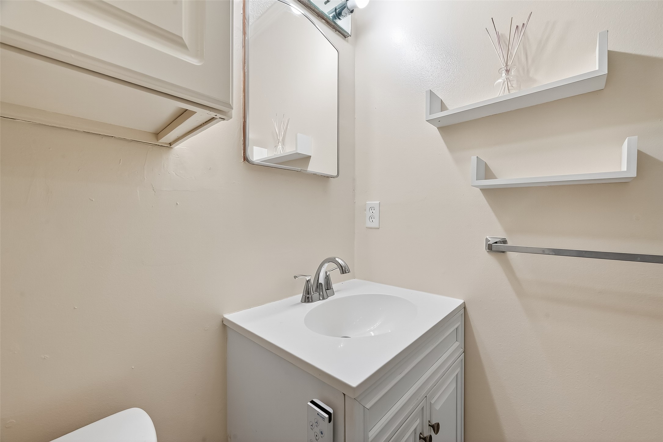 909 Silber Road, Unit 16C Houston, TX 77024 - Photo 23 of 32 a bathroom with a sink toilet and vanity