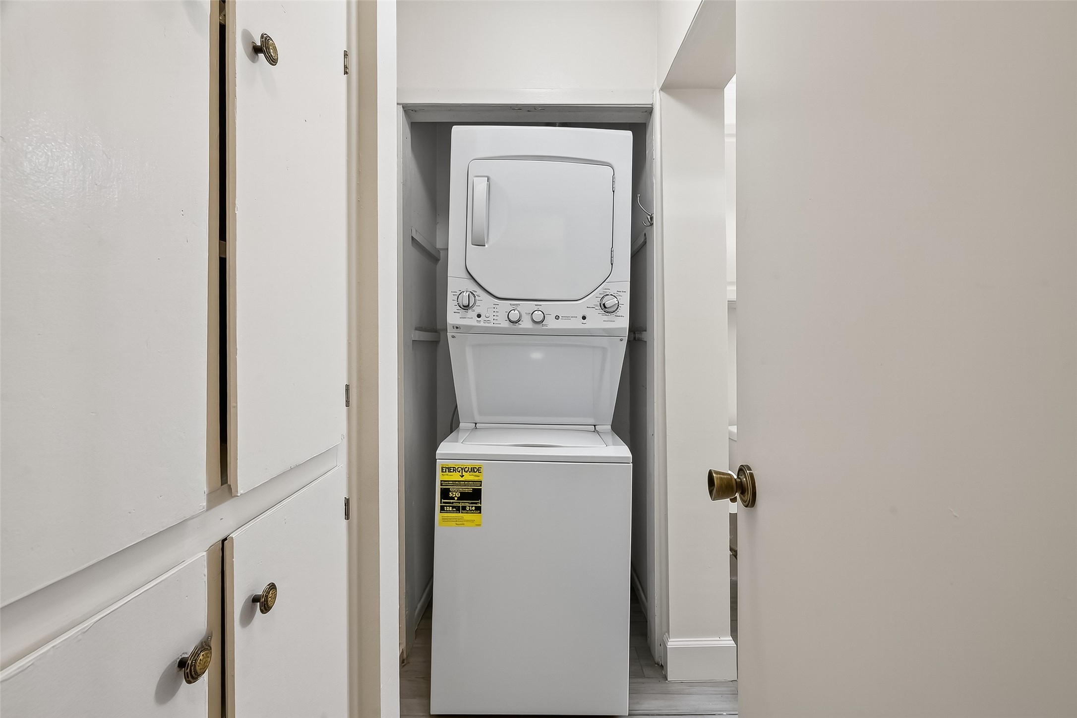 909 Silber Road, Unit 16C Houston, TX 77024 - Photo 24 of 32 a utility room with dryer and washer