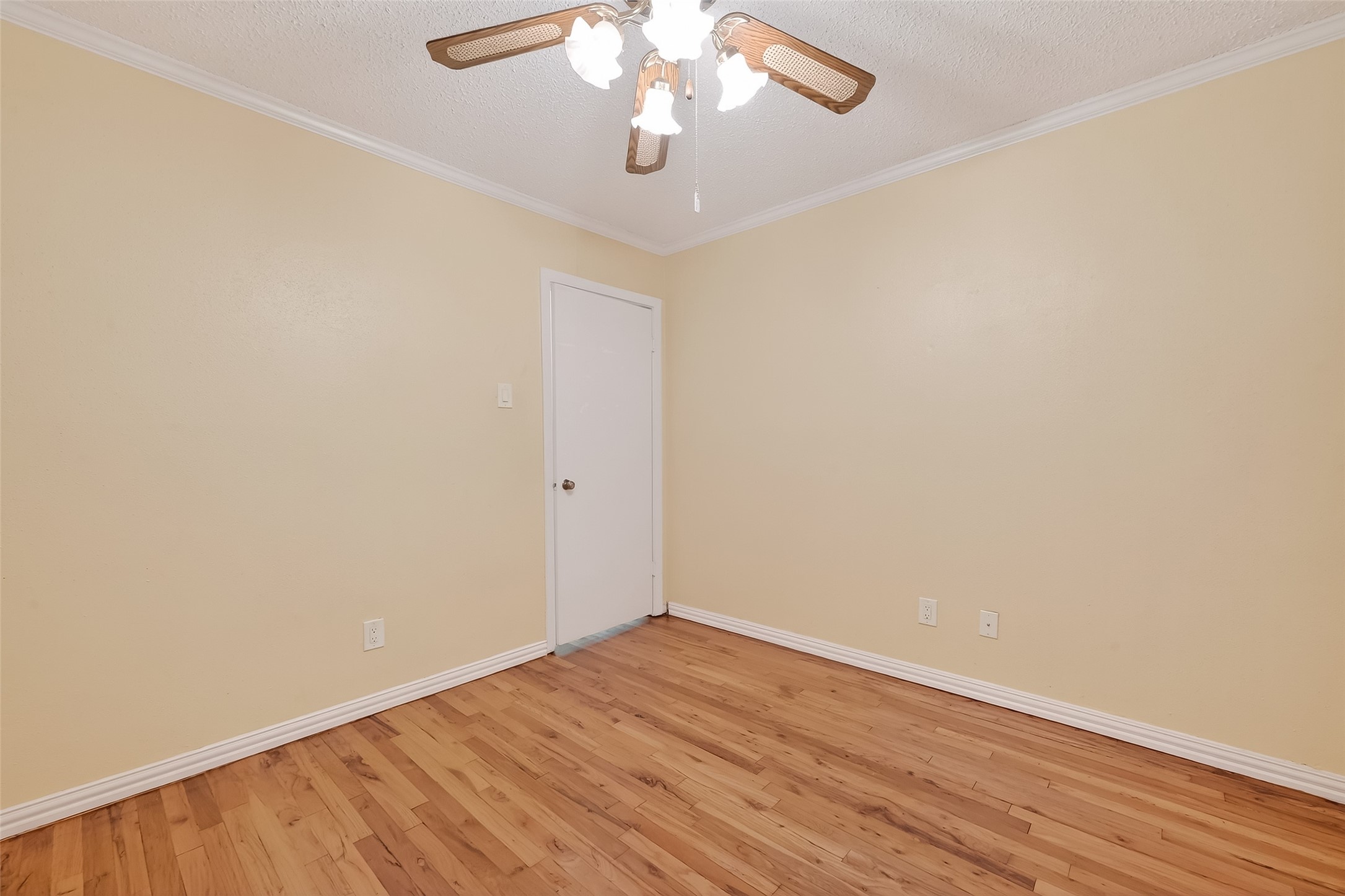 909 Silber Road, Unit 16C Houston, TX 77024 - Photo 27 of 32 wooden floor in an empty room