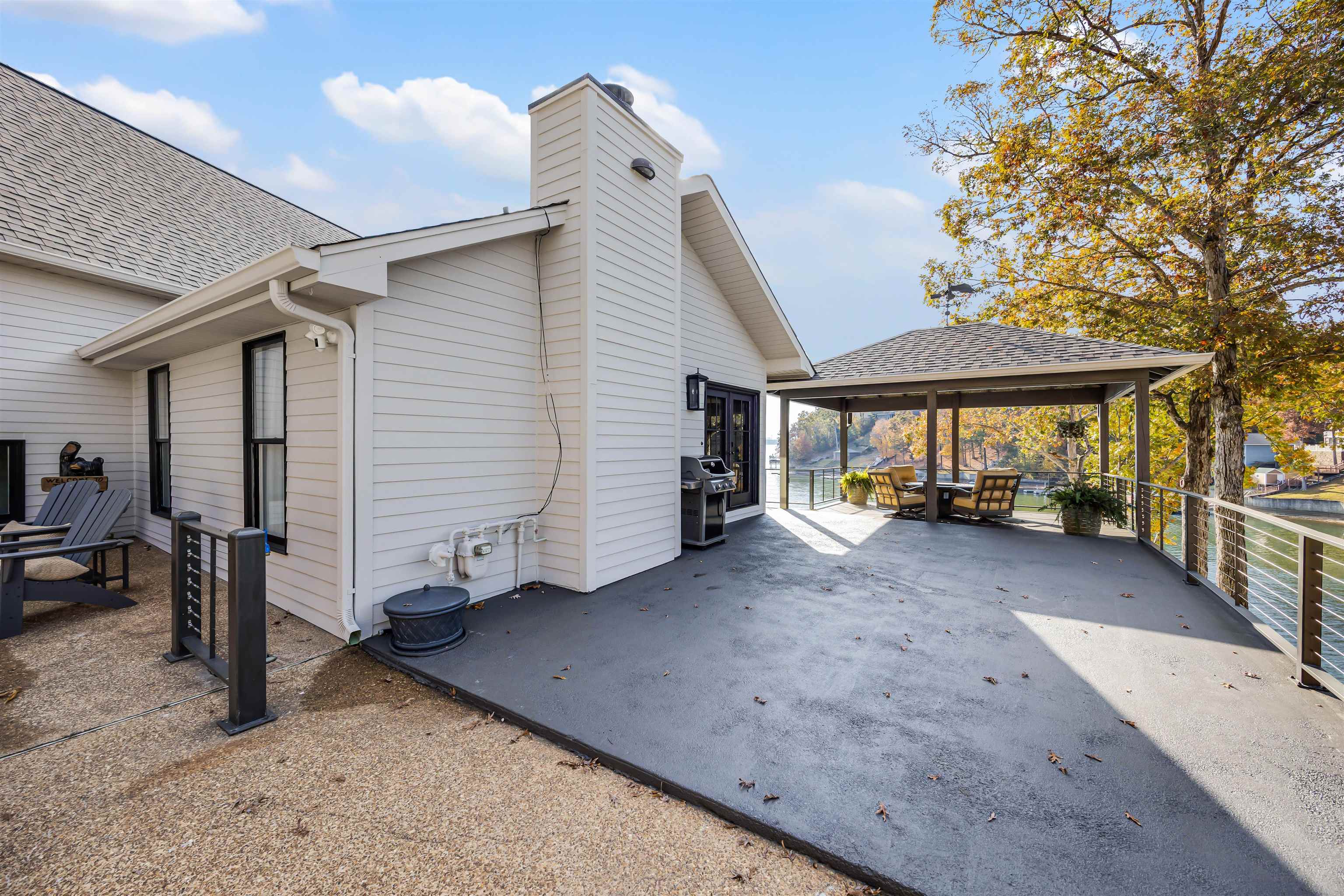 195 Ridge View Savannah, TN 38372 - Photo 34 of 40 a view of a house with a porch and furniture