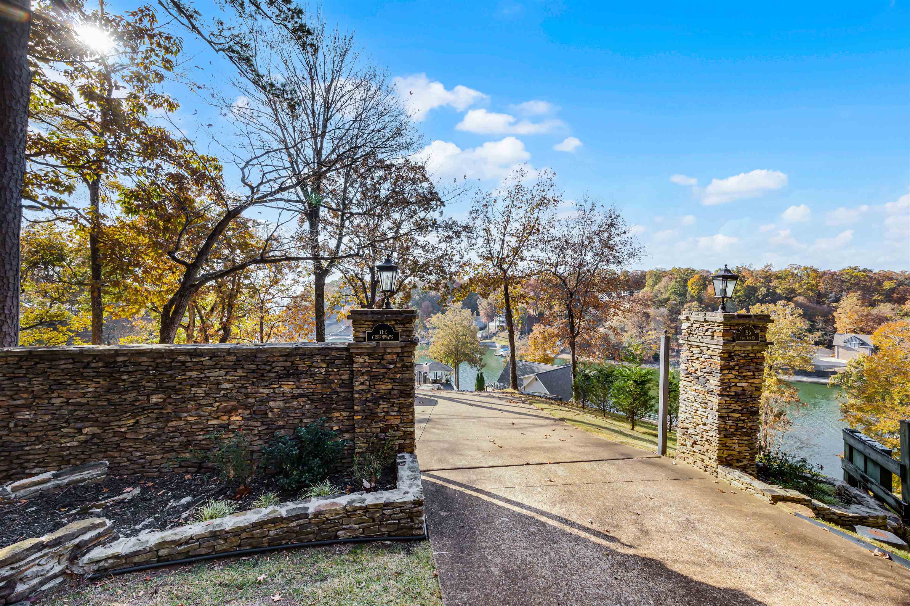 195 Ridge View Savannah, TN 38372 - Photo 4 of 40 a view of outdoor space yard and swimming pool