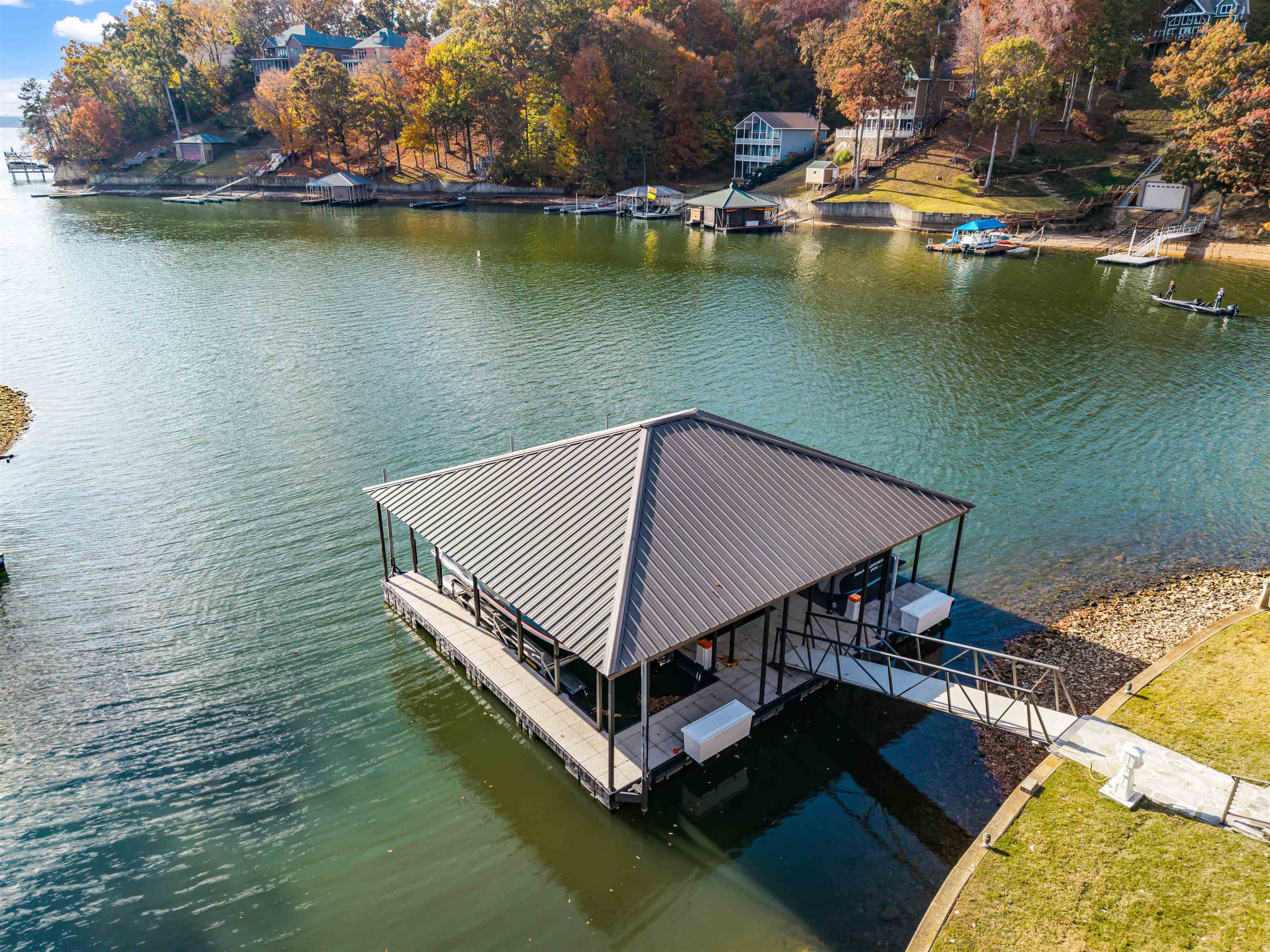 195 Ridge View Savannah, TN 38372 - Photo 7 of 40 an aerial view of a house with a lake view