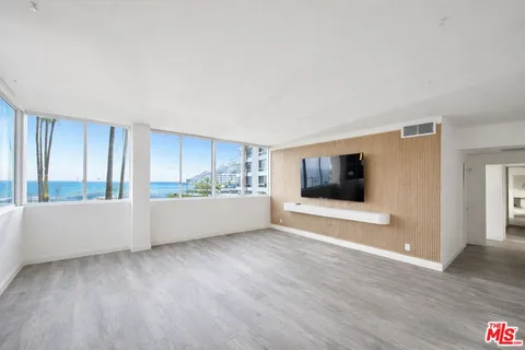 $6,500 | 17366 Sunset Boulevard, Unit 105, Pacific Palisades, CA 90272