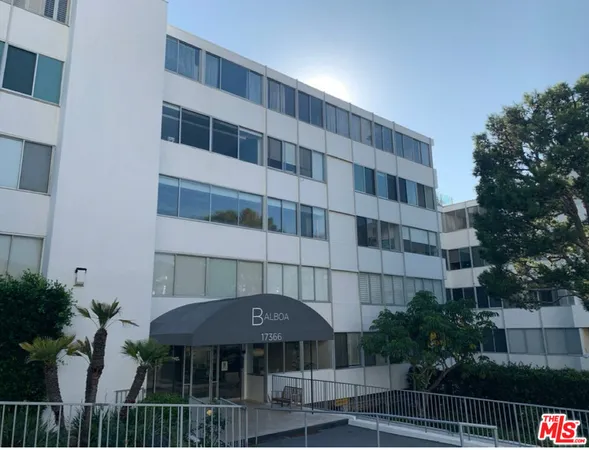 $6,500 | 17366 Sunset Boulevard, Unit 105, Pacific Palisades, CA 90272