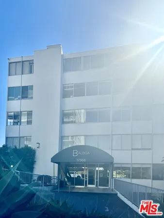 $6,500 | 17366 Sunset Boulevard, Unit 105, Pacific Palisades, CA 90272