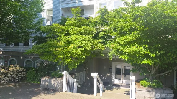 $499,999 | 2522 Rucker Avenue, Unit 407, Everett, WA 98201