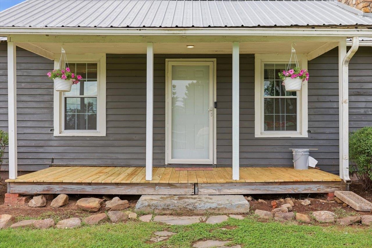 1296 New Hope Road Staunton, VA 24401 - Photo 2 of 37