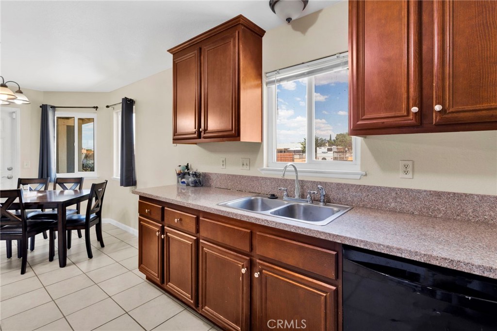 11931 Puye Road Apple Valley, CA 92308 - Photo 11 of 52